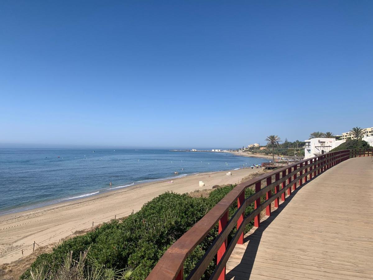 Lovely Beachfront Apartment In Calahonda Sitio de Calahonda Eksteriør billede