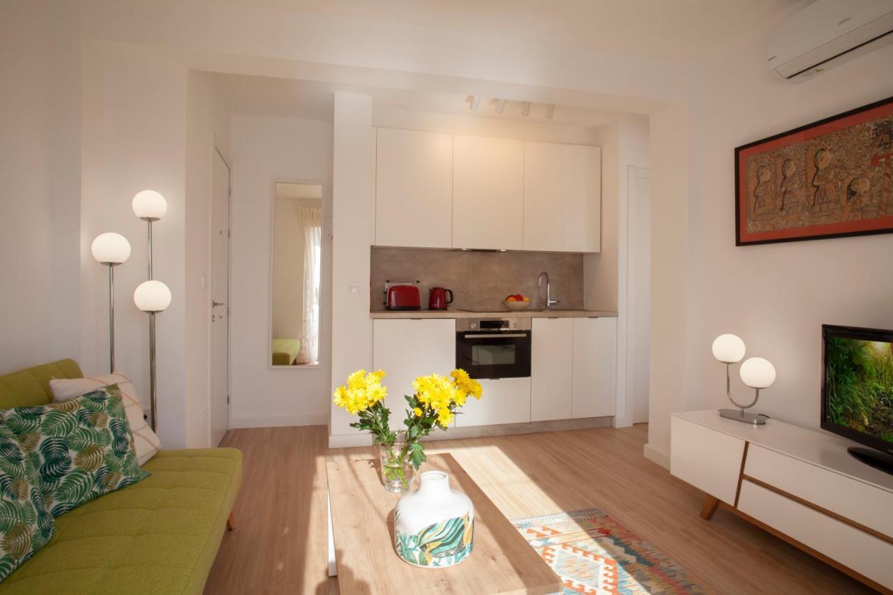 Lovely Beachfront Apartment In Calahonda Sitio de Calahonda Eksteriør billede